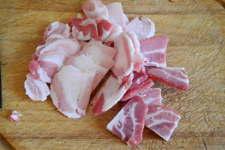 西芹豆干炒肉片步骤3