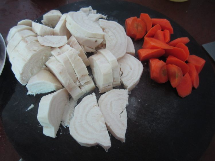 玉米胡萝卜猪骨粉葛汤步骤2