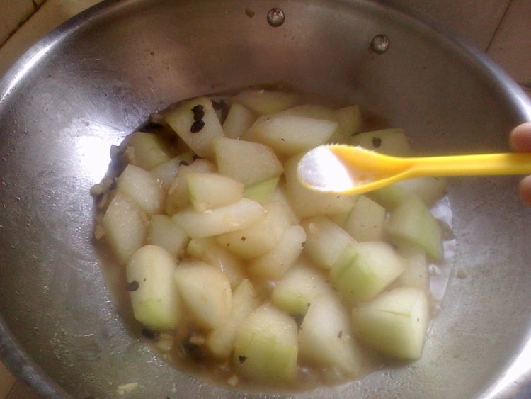 豆豉焖冬瓜步骤7