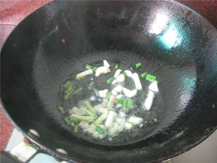 香菇焖肉末步骤3