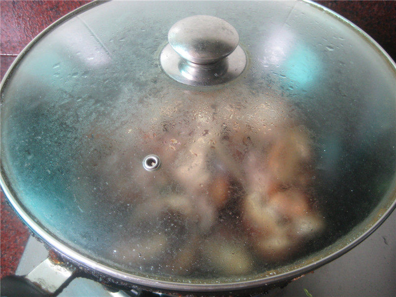 香菇焖肉末步骤7