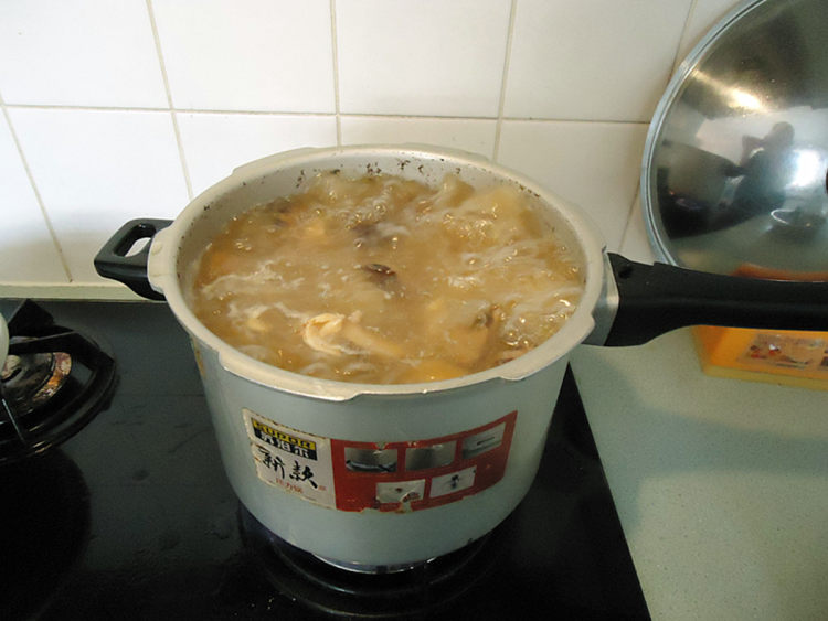 花胶冬菇煲鱼翅瓜汤步骤14