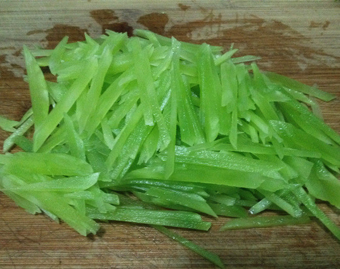 莴笋炒肉丝步骤2