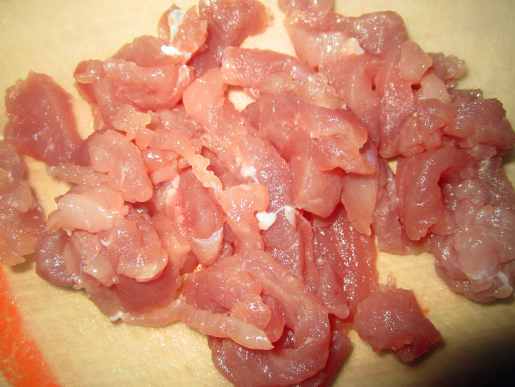 金丝芹银芽肉丝步骤3