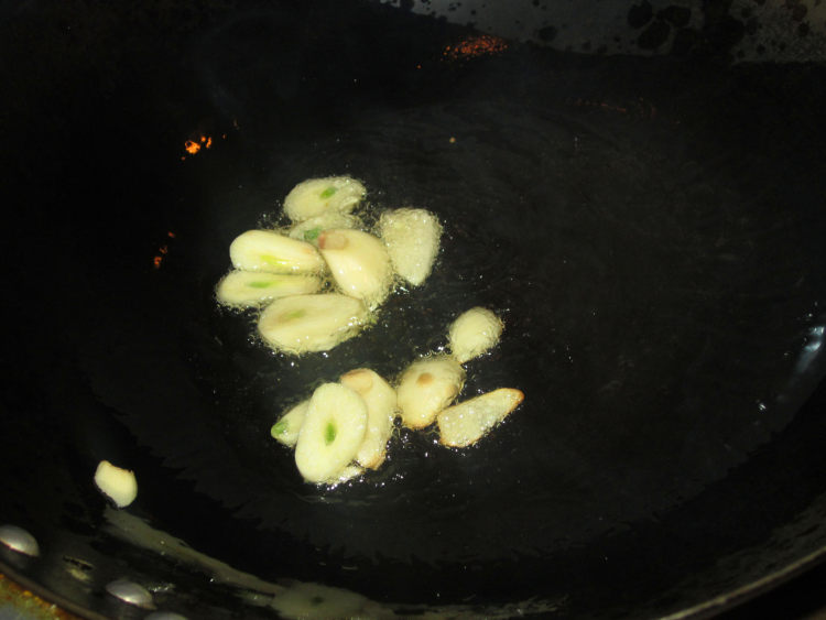 金丝芹银芽肉丝步骤5