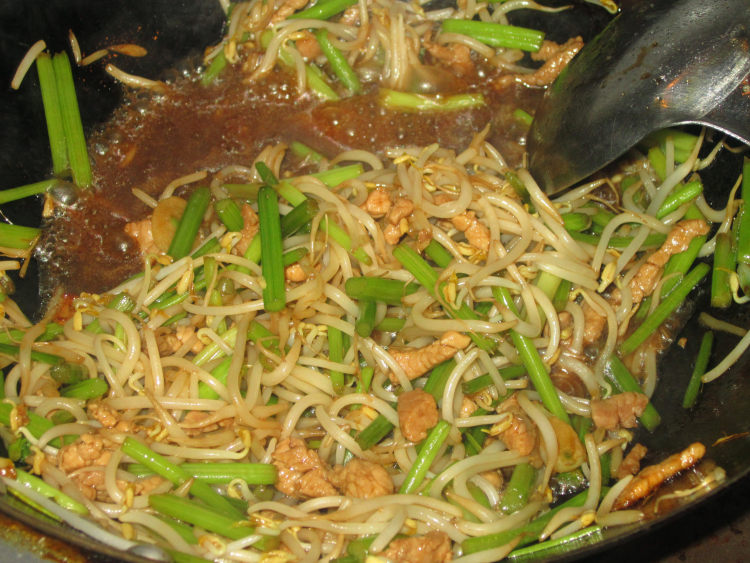 金丝芹银芽肉丝步骤10