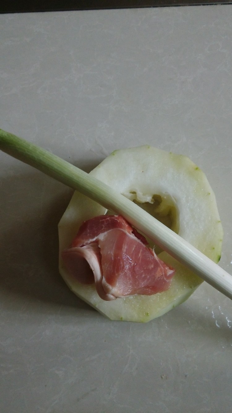 冬瓜炒肉片步骤1