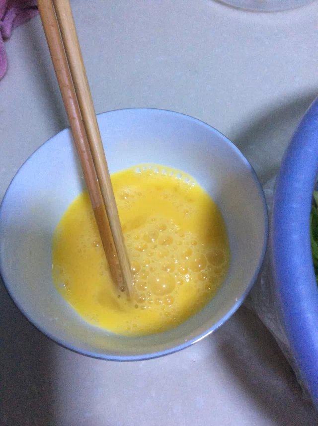 芹菜蛋皮步骤2