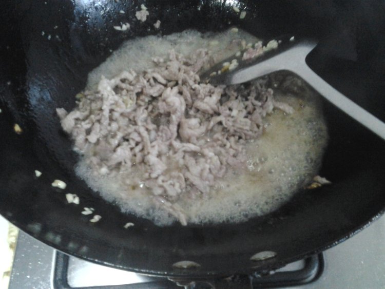 红椒芹菜炒肉丝步骤3