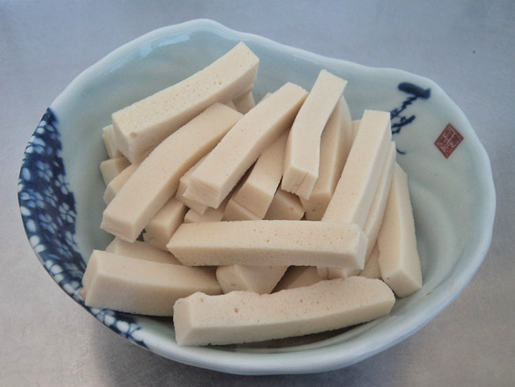 千页豆腐炒芹菜步骤2