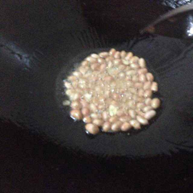 香芹炒花生步骤5