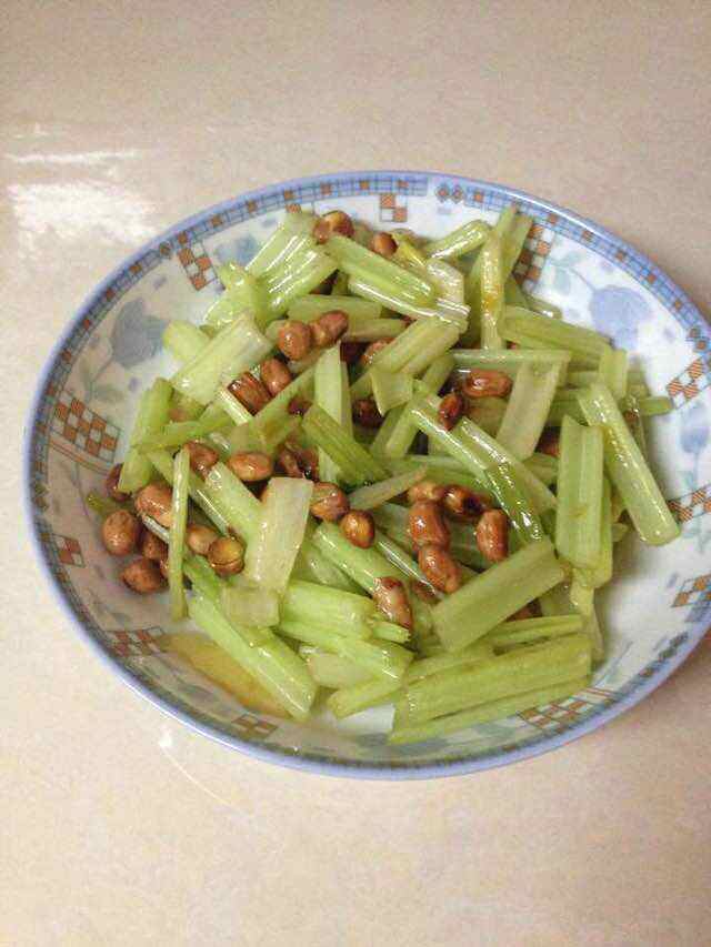 香芹炒花生步骤9