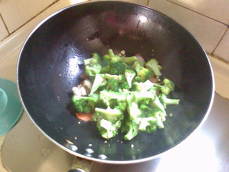 烧肉西兰花步骤8