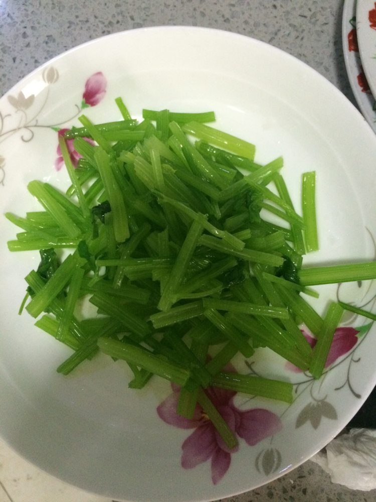 西芹拌双耳步骤2