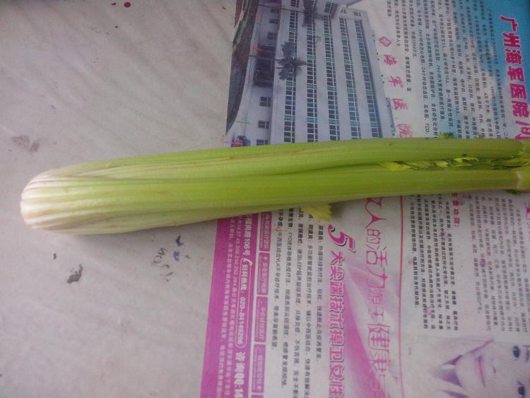豆干炒芹菜步骤1