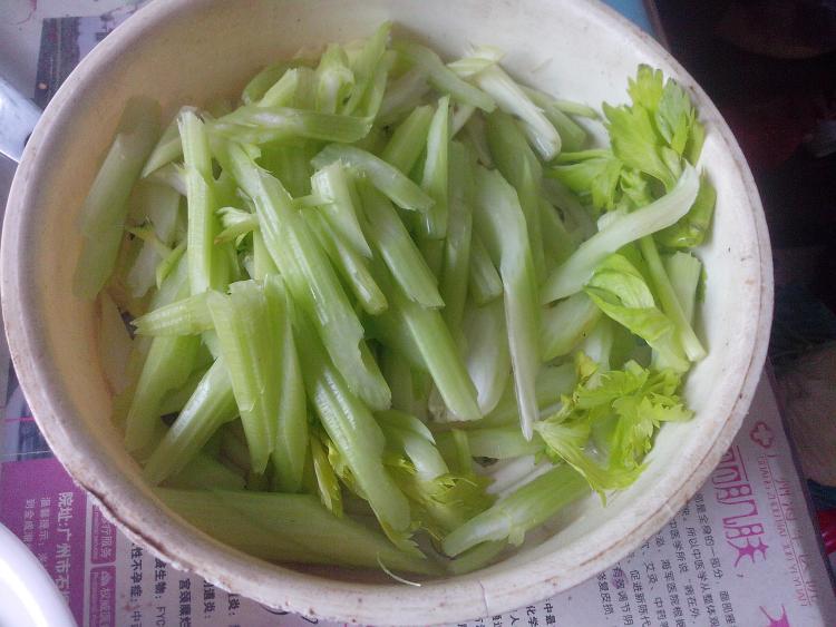 豆干炒芹菜步骤4