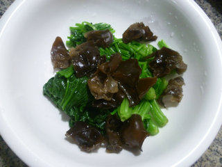 黑木耳拌菠菜步骤7