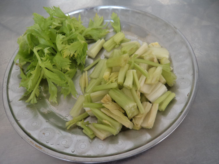 黑白木耳拌芹菜步骤3