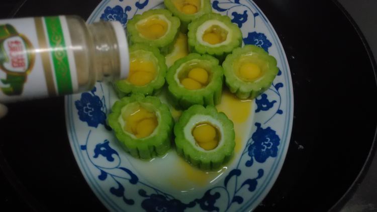 鹌鹑蛋镶苦瓜步骤4