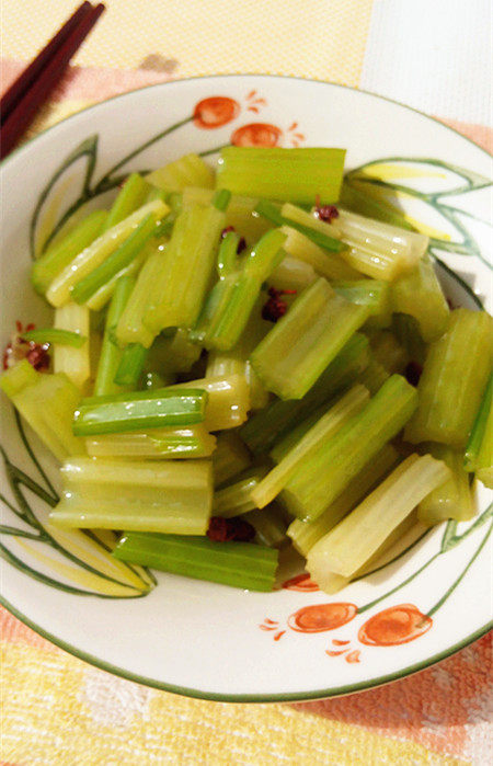 凉拌西芹步骤11