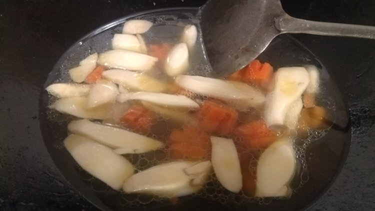 红萝卜煮蘑菇步骤11