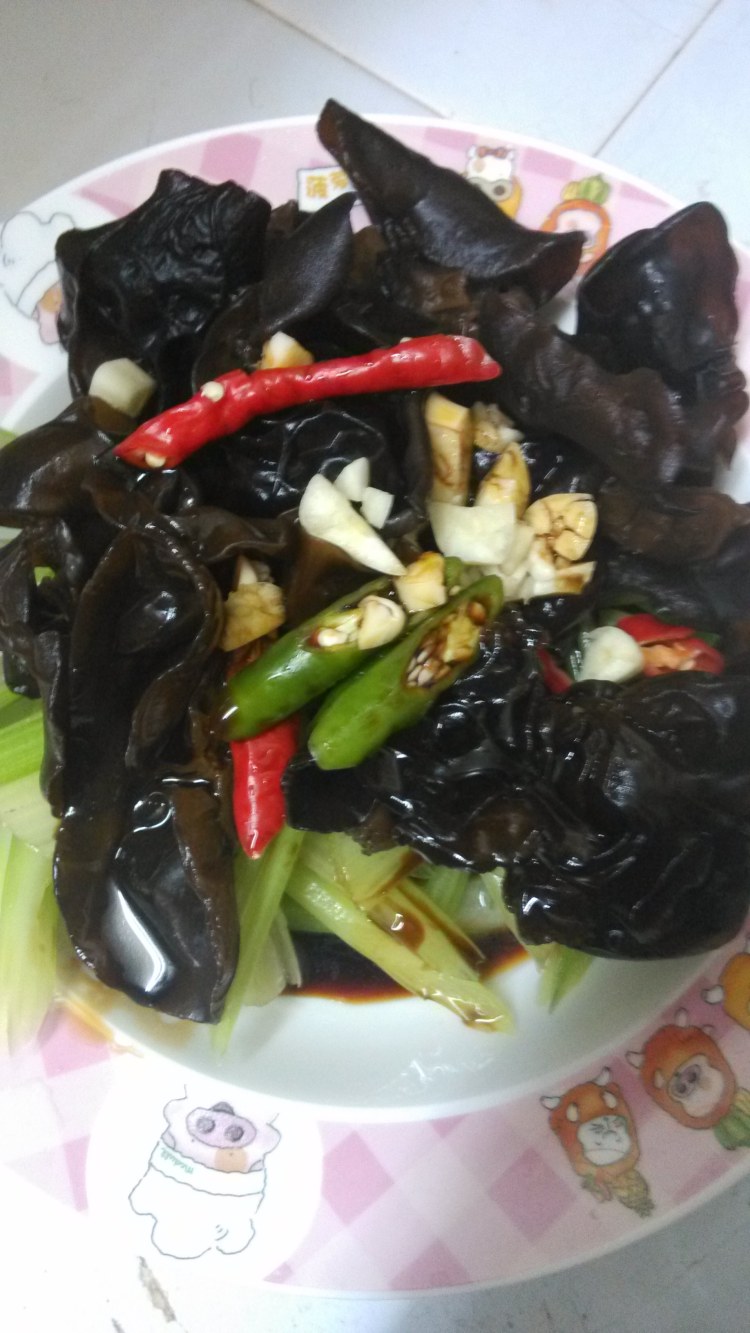 西芹拌木耳步骤9