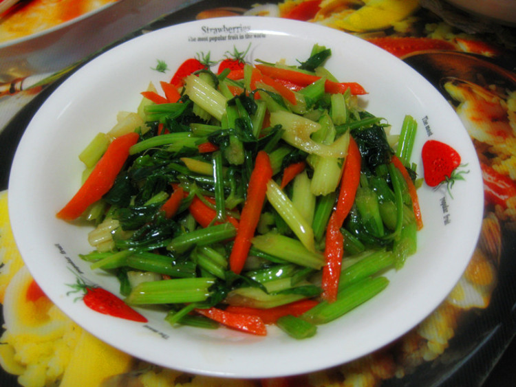 素炒芹菜胡萝卜步骤6
