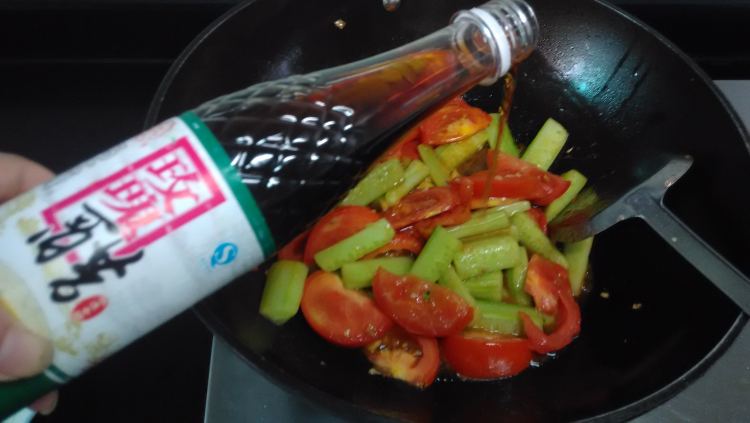 黄瓜炒蕃茄步骤8