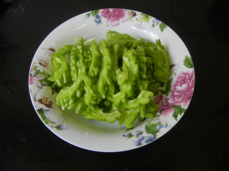 豆豉拌苦瓜步骤2