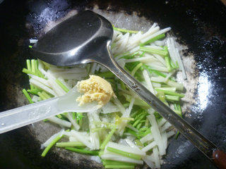芹菜炒莲藕步骤11