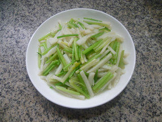 芹菜炒莲藕步骤13