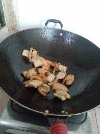 芹菜炒五花肉步骤4