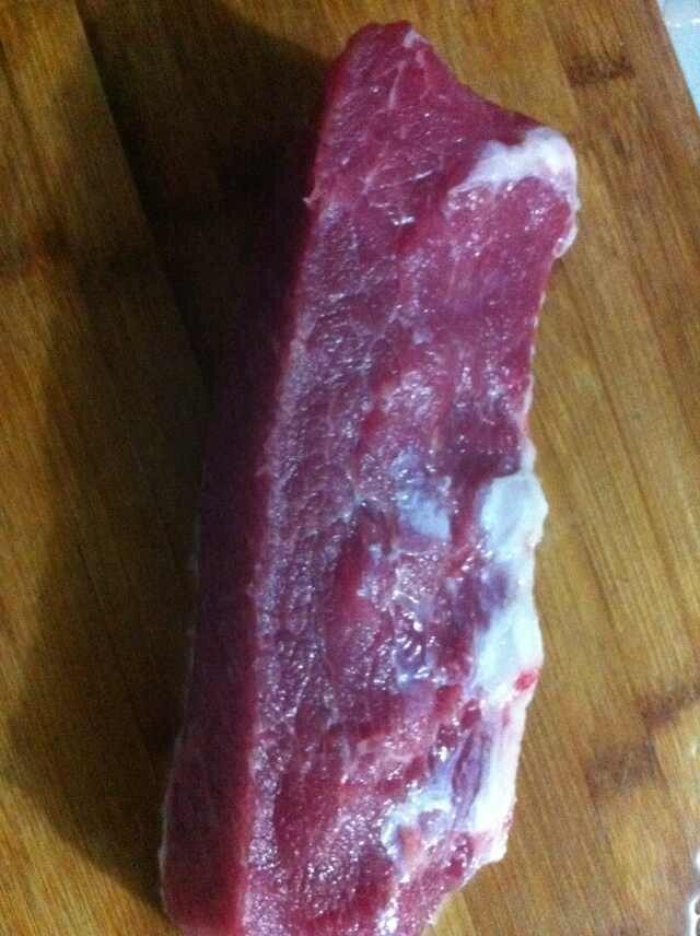 苦瓜炒肉片步骤1