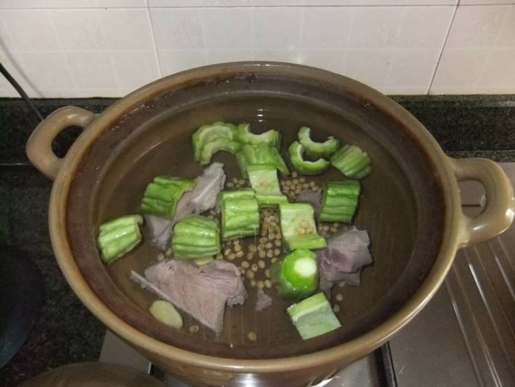 凉瓜黄豆扇骨汤步骤5