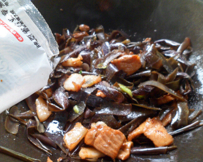 炒茄子皮步骤7