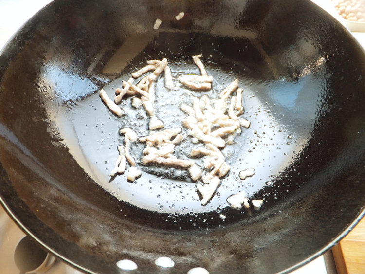 芹菜炒豆腐皮步骤8