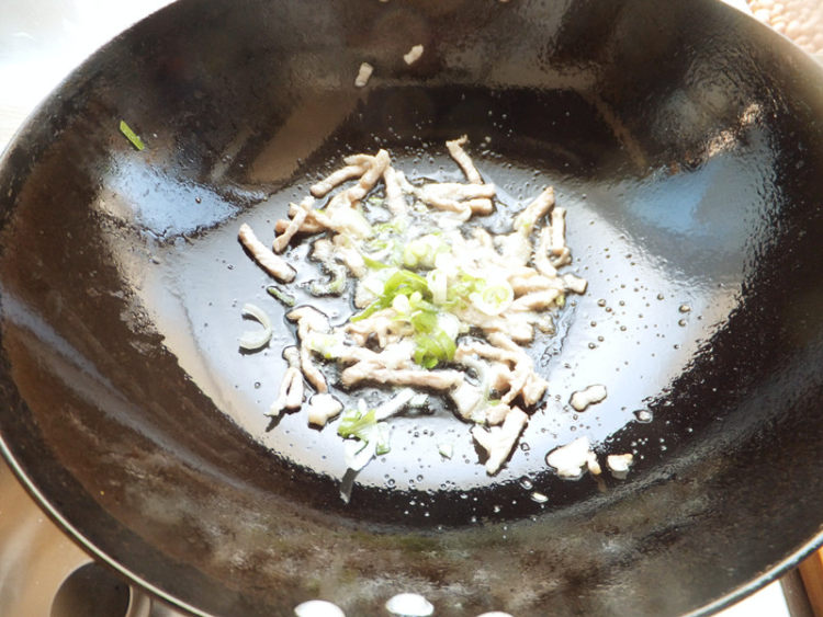 芹菜炒豆腐皮步骤9