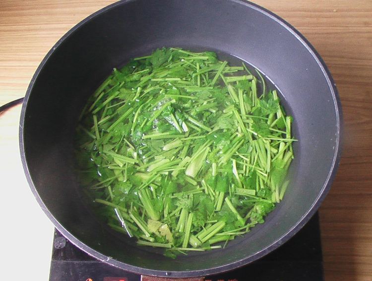 香芹拌杏仁步骤5