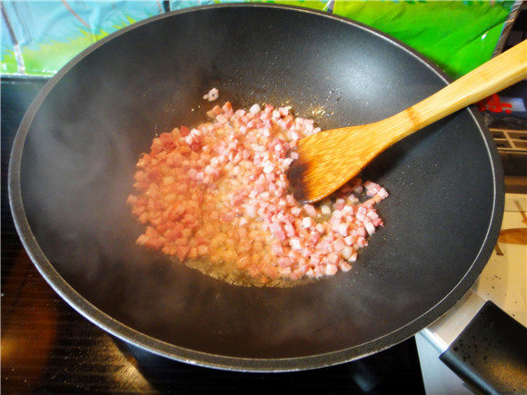 芹菜肉丁炒米饭步骤4