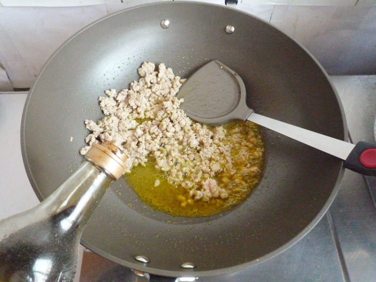 肉末海带丝步骤5