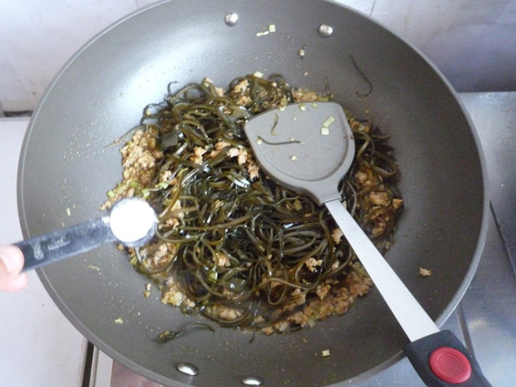 肉末海带丝步骤9