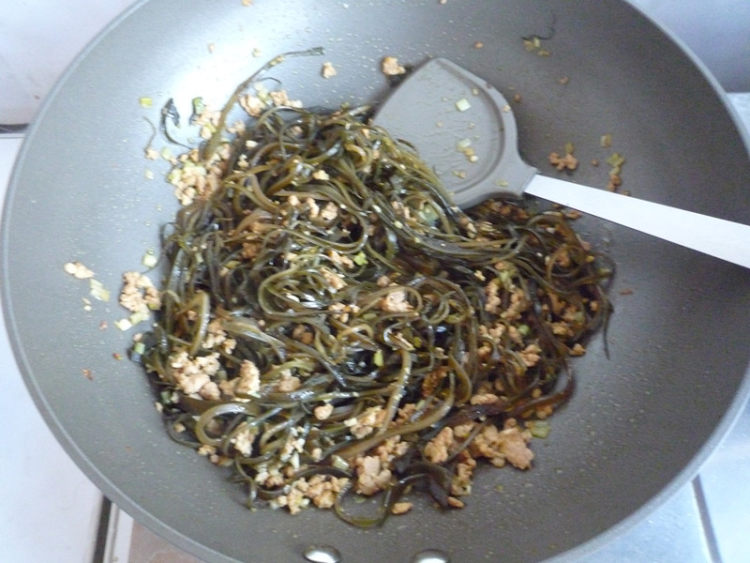 肉末海带丝步骤12