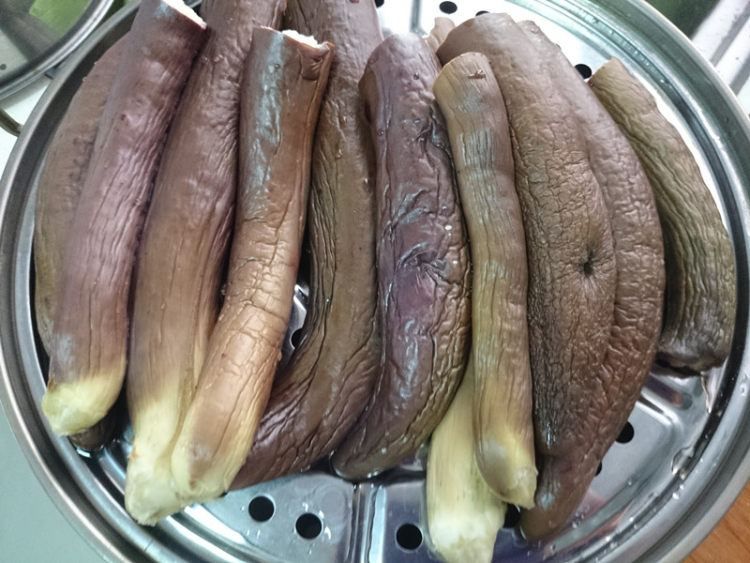 辣椒肉酱拌茄子步骤3