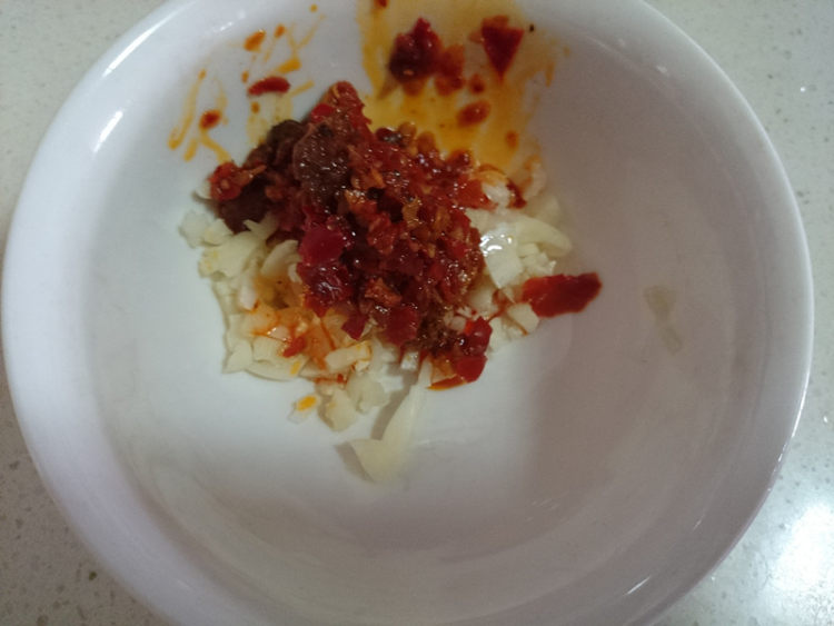 辣椒肉酱拌茄子步骤6