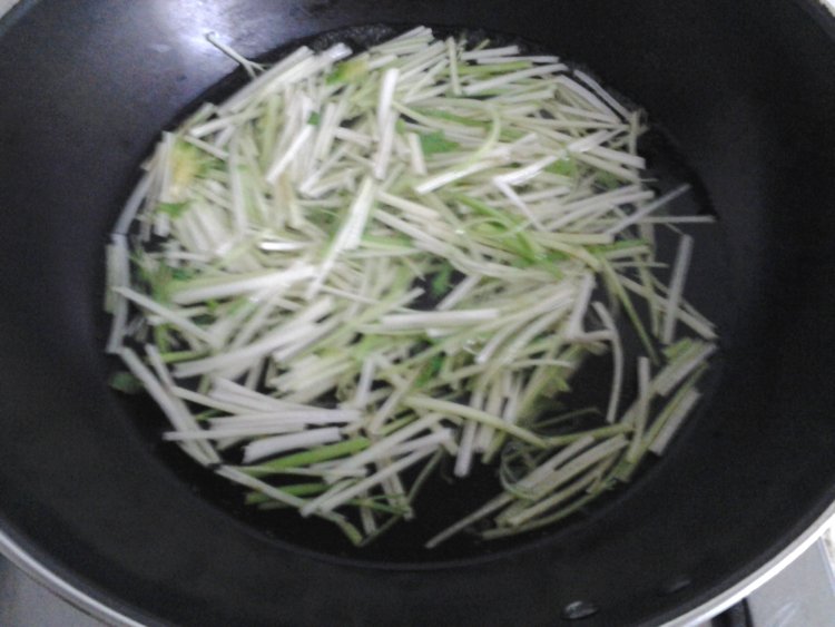 芹菜拌虾米步骤3