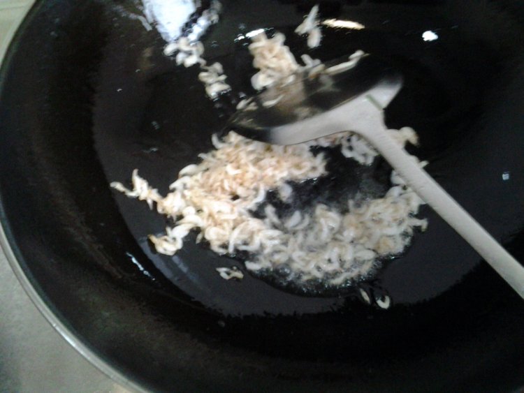 芹菜拌虾米步骤4