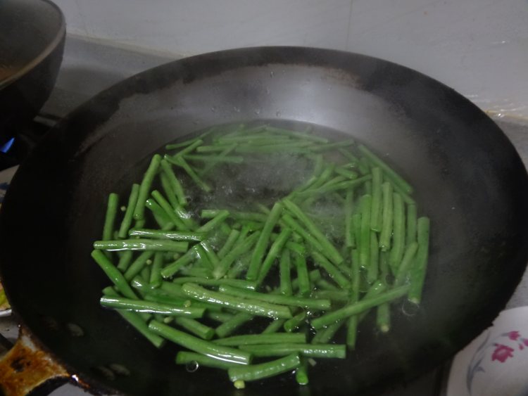 花生酱拌豆角步骤4