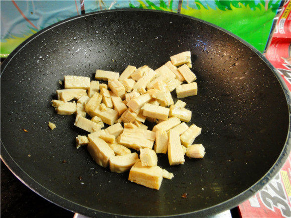 豆干香炒西芹步骤3