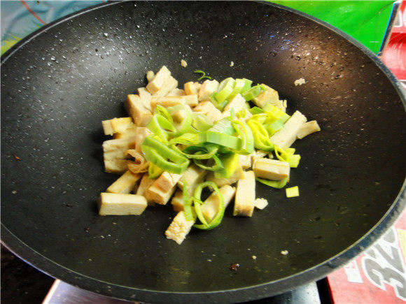 豆干香炒西芹步骤4