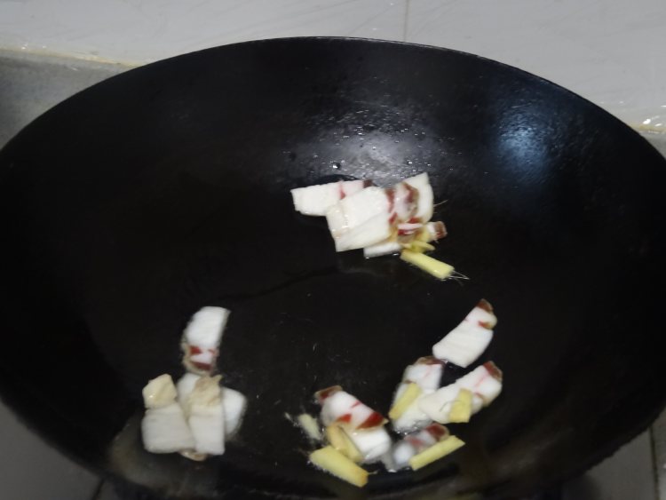 蒜薹炒咸肉步骤3